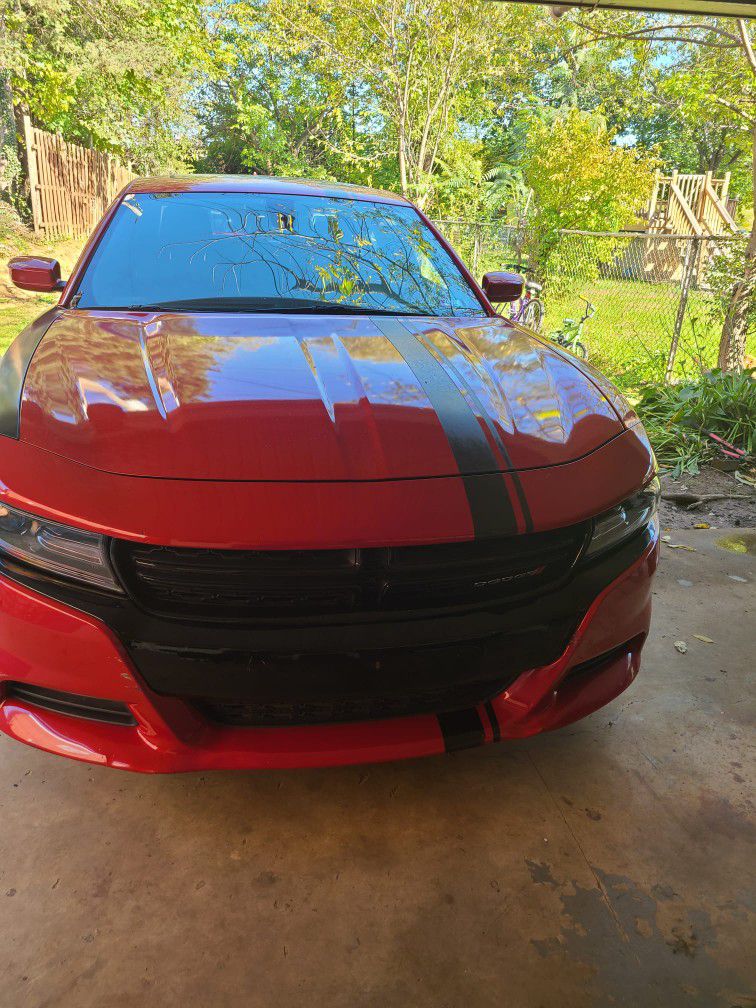 2015 Doge Charger Sxt Awd Whit 70,miles It Is A Reconstructed Title If Any ? Tex Me