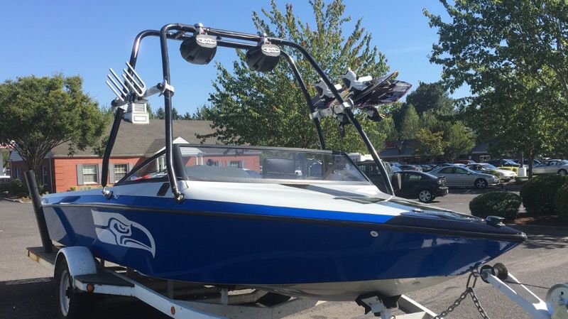 1991 Blue Water Pro Am Skier ski Boat (Seahawks Version)