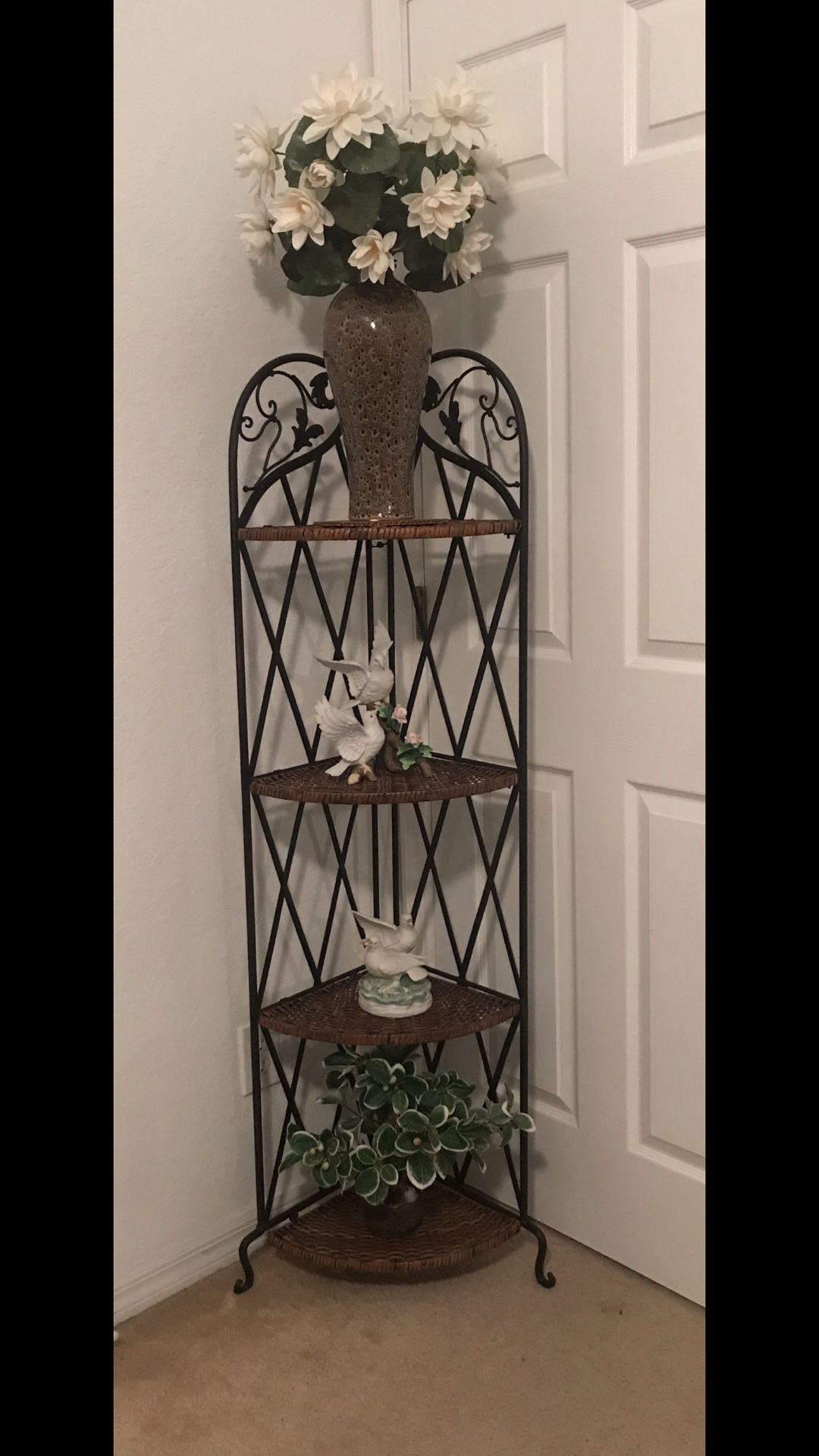 Foldable Metal Wicker Corner Decoration Shelf Or Plant Stand