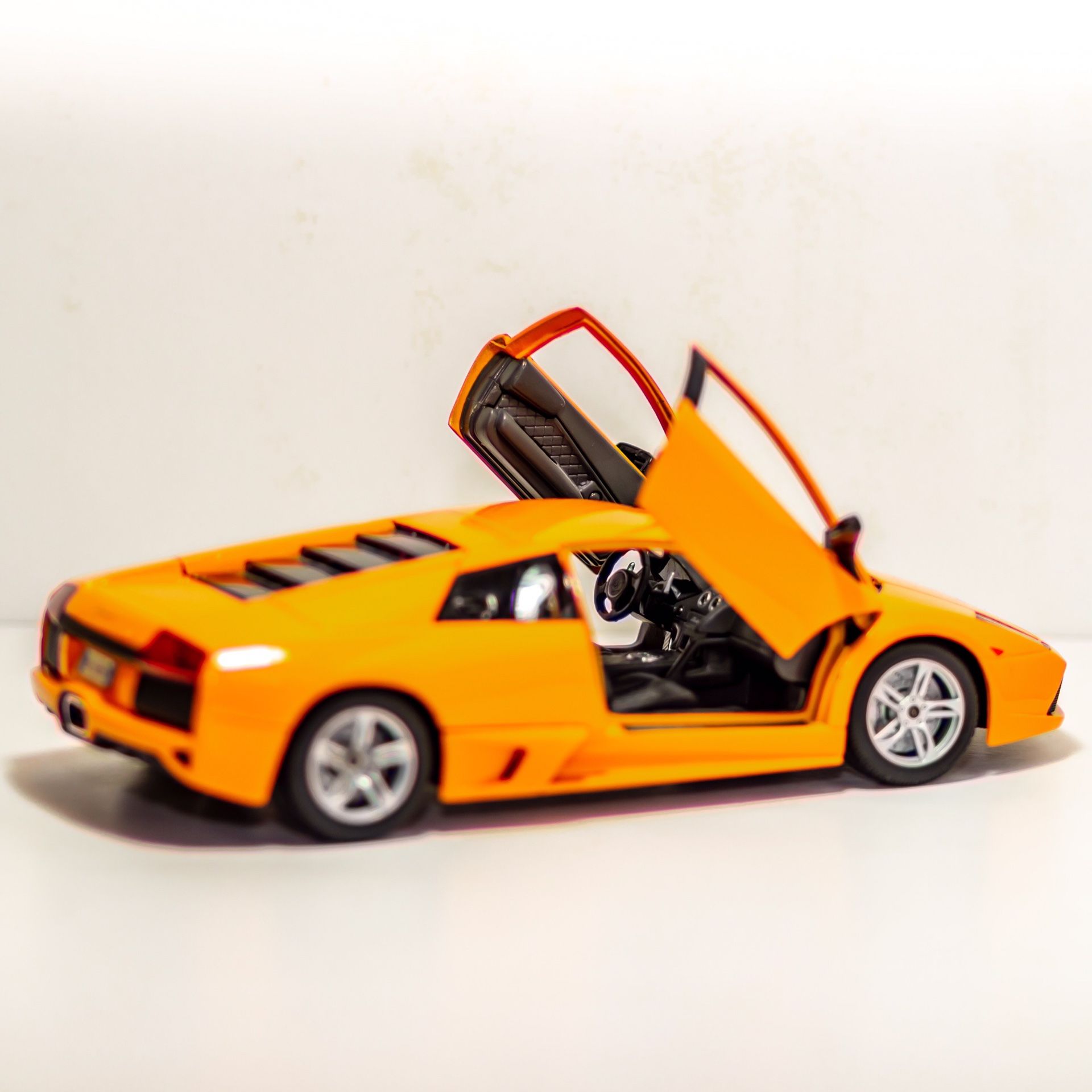 2007 Arancio Atlas Lamborghini Murcielago LP640 Maisto Diecast Vehicle 1:18 Scale
