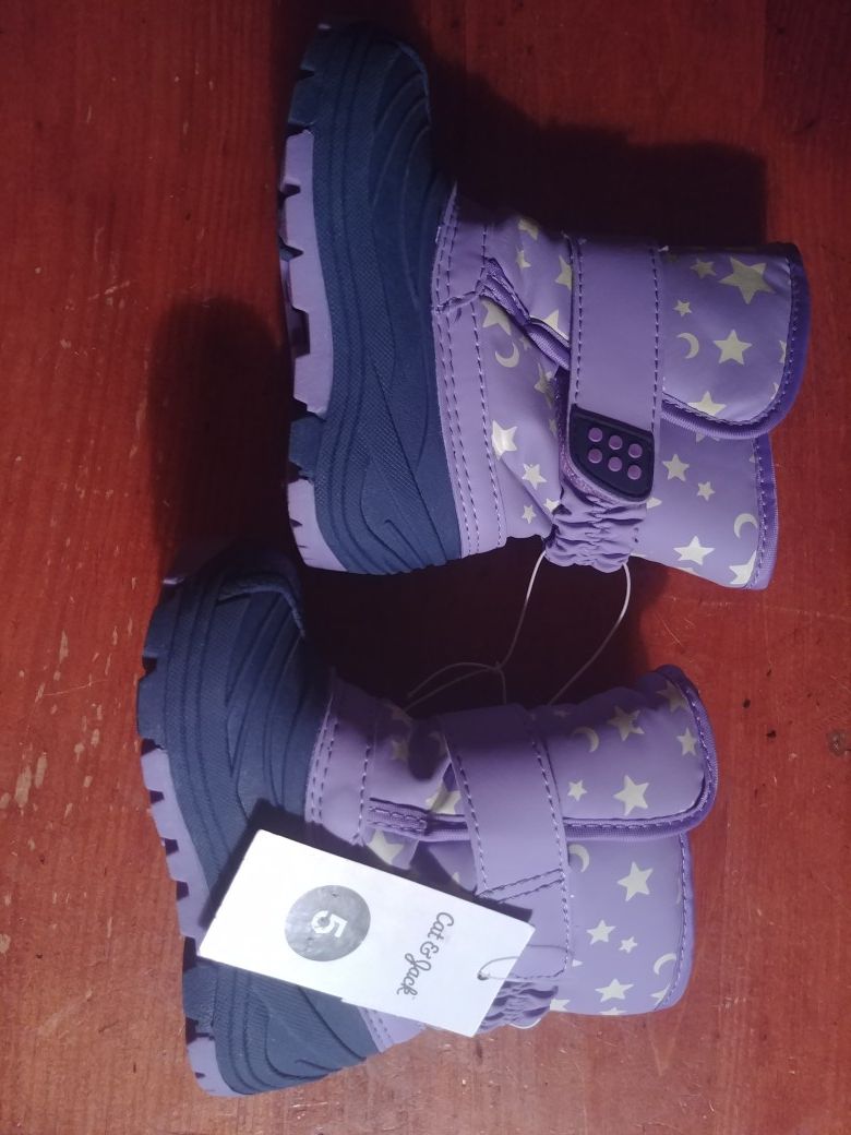 Toddler girl's Cat and Jack snowboots