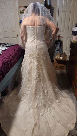 Davids Bridal Wedding Dress Size 14 & Accessories  Thumbnail