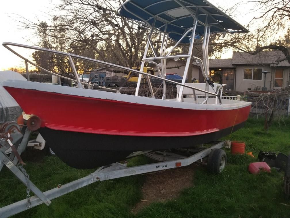 OPEN FISH CENTER CONSOLE SHAMROCK FISHING BOAT