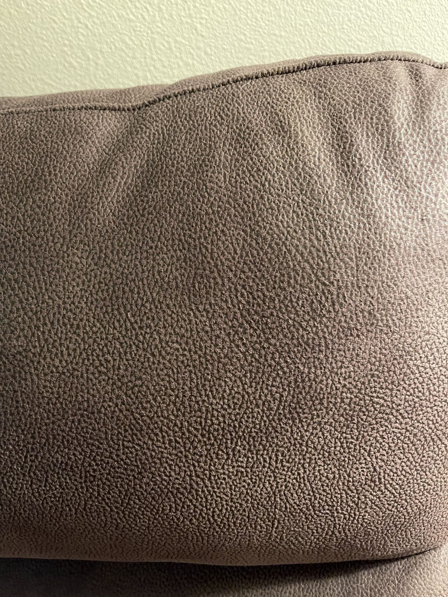 Luxurious Nearly New Couch - 8’6