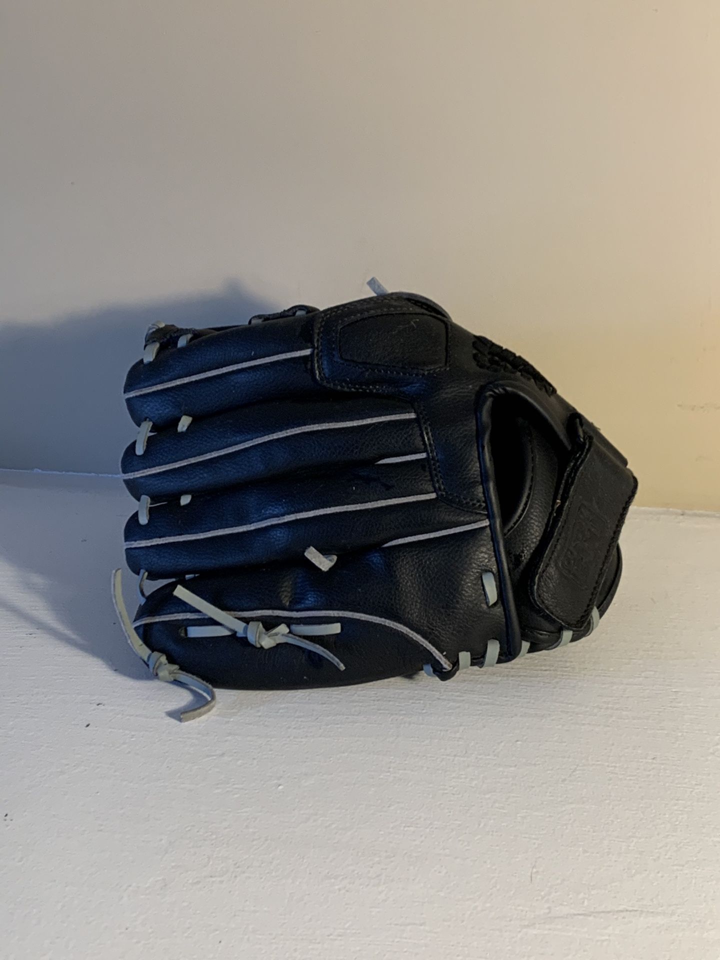 Wilson softball glove - Adult size