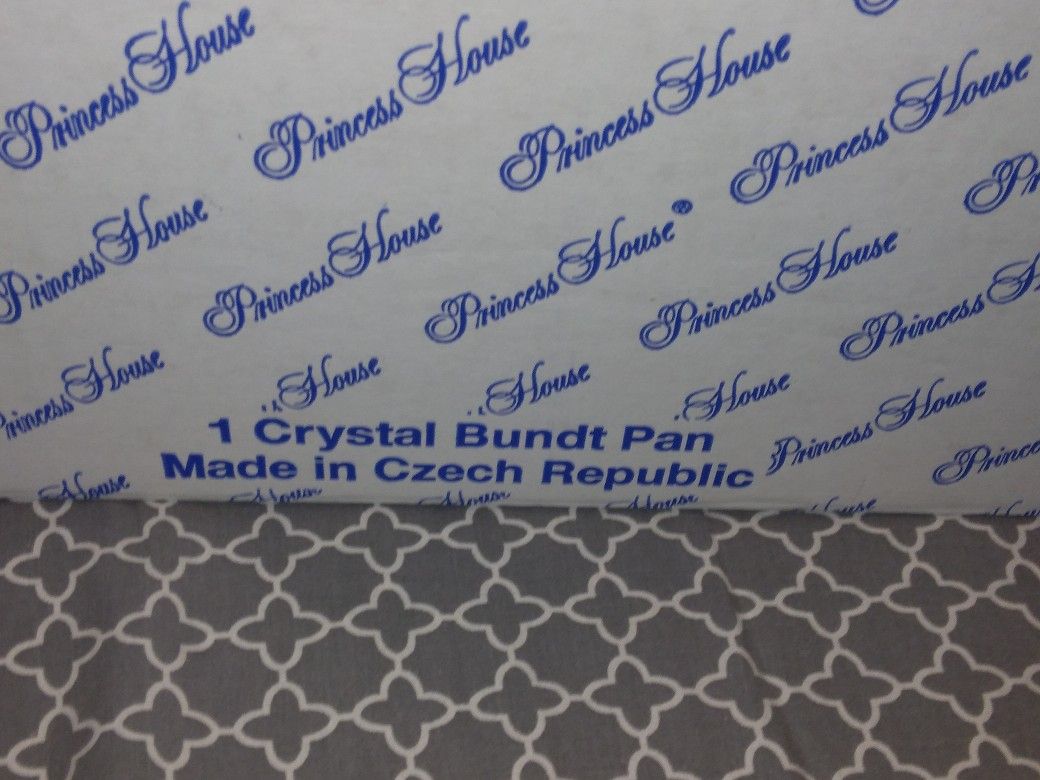 New Princess House Crystal Bundt Pan