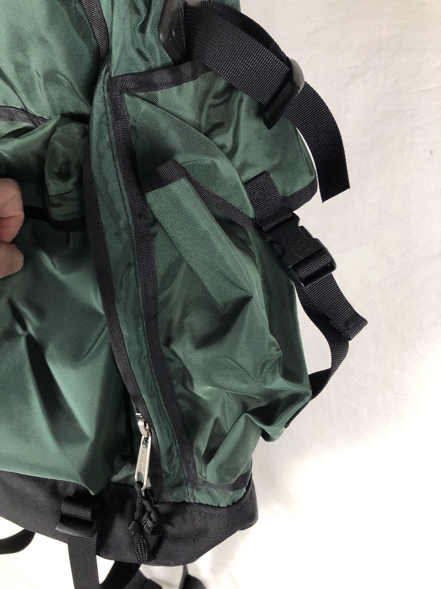 LL Bean Travel 25L Large Hiking Camera Hip Belt Backpack Green Black Shoulder