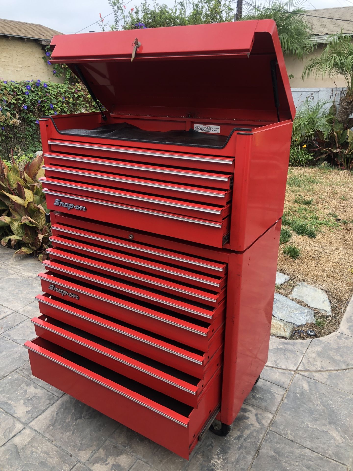 Snap On Tool Box and roll away 13 drawers total for Sale in Los Angeles