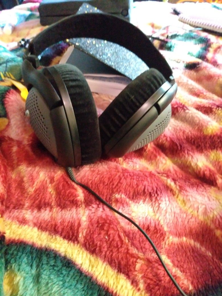 Sennheiser HD500 A Over Ear Wired Headphones