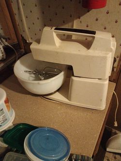 Vintage Oster Regency Mixer W/Large Bowl And 2 Mixing Paddles/Beaters Thumbnail