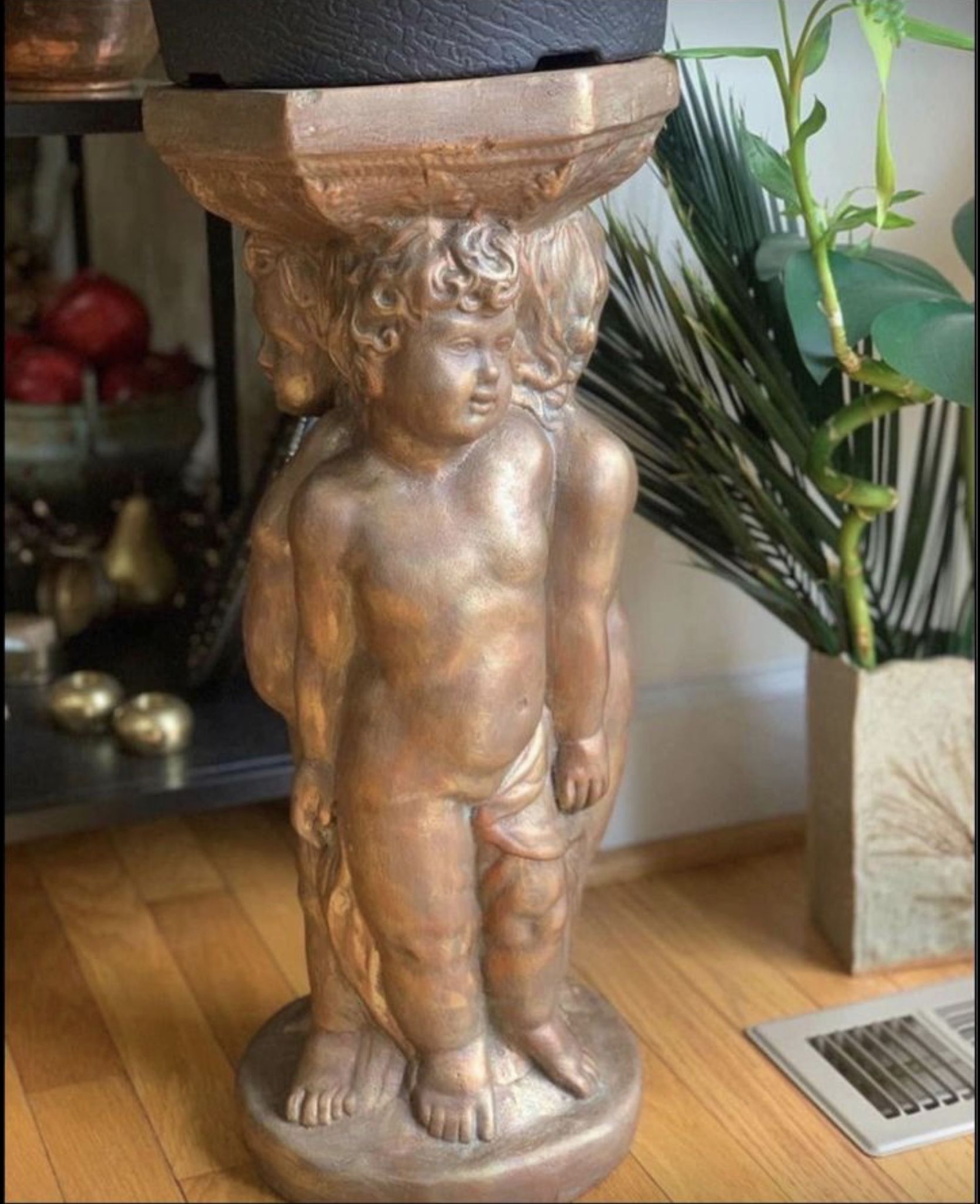 🩸Statue/Stand🩸22”x10”
