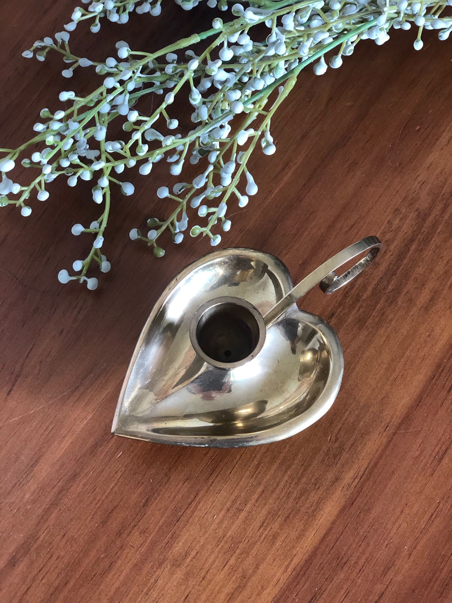 Vintage brass heart candle holder with handle / 5.5”x3.5” (including handle)