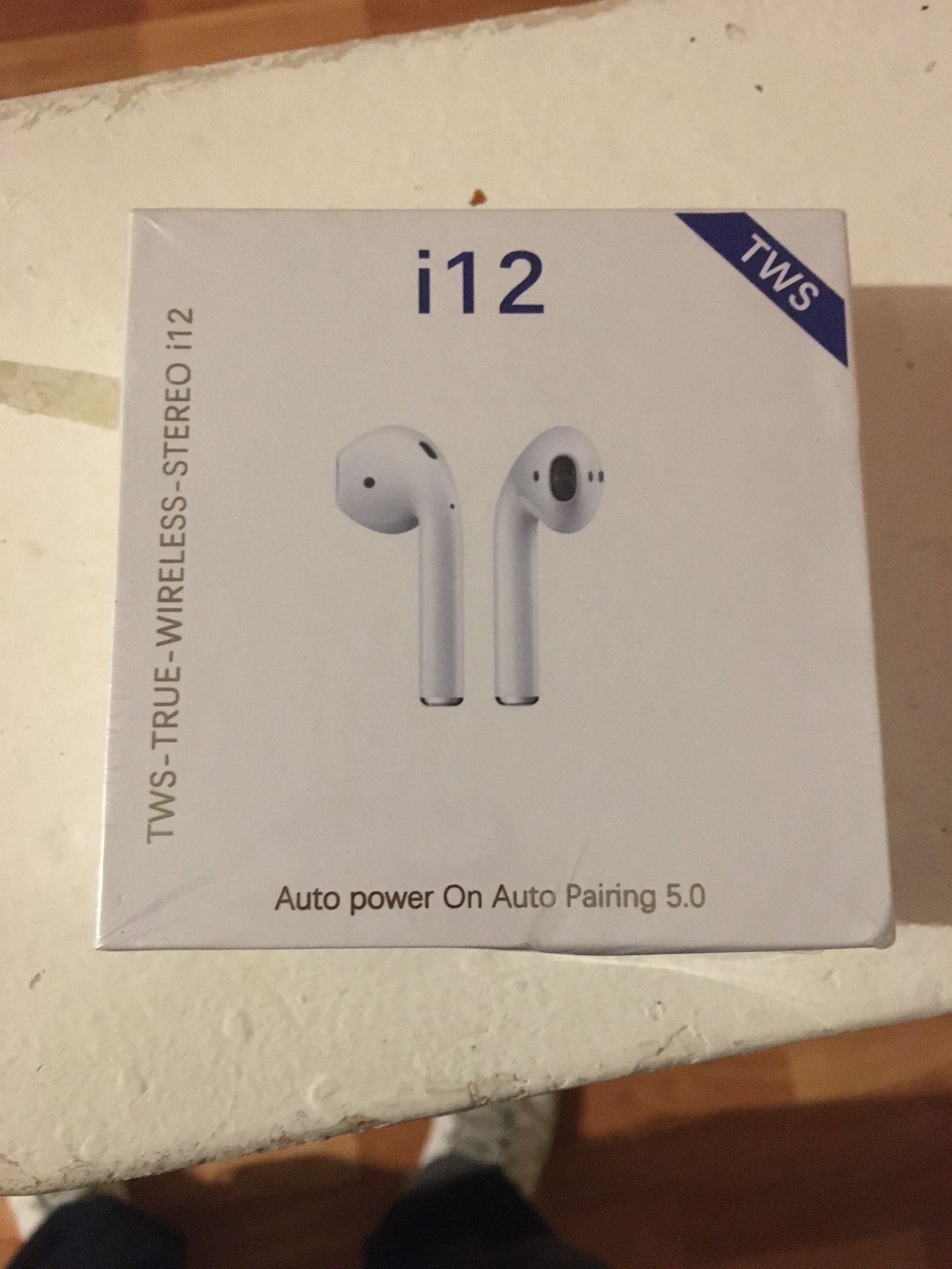 I12 WIRELESS HEADPHONES (WIRELESS EARPHONES / EARBUDS) ** includes charging case and iPhone lightning charging cable