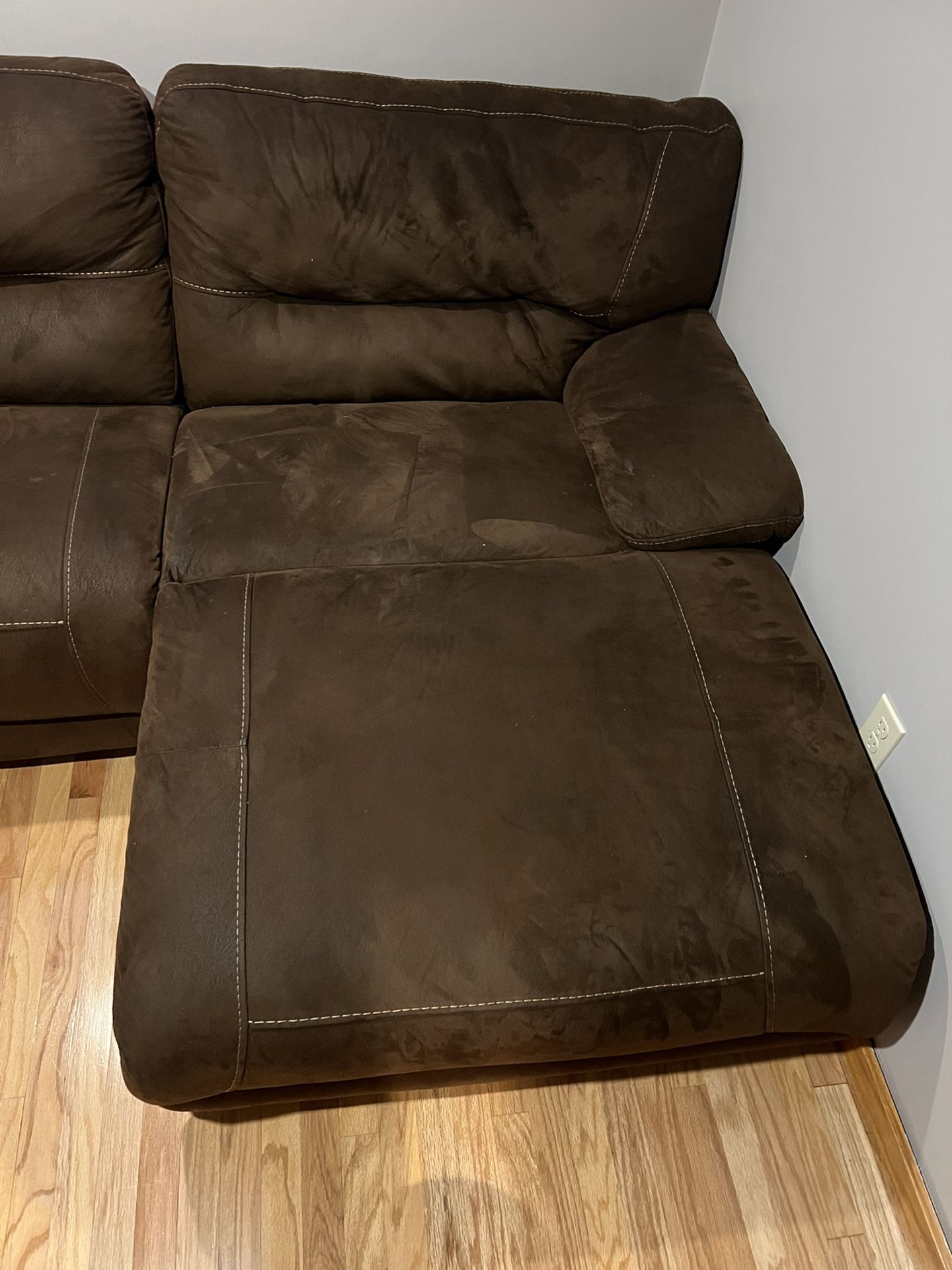 3 Piece Reclining  Couch With Chaise