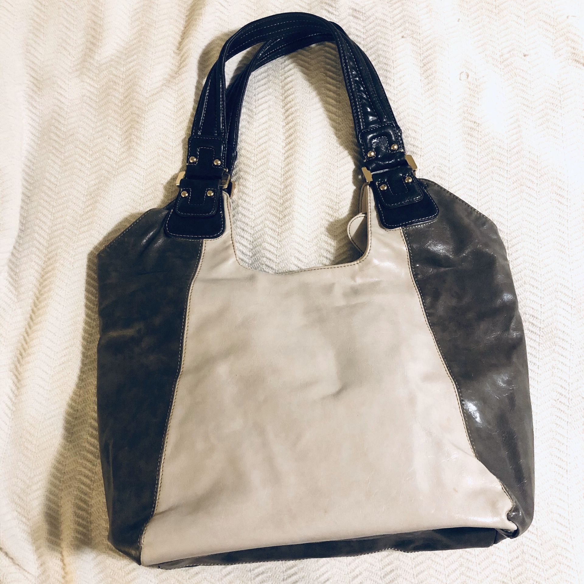 Rare Large Guess Tote in White and Grey