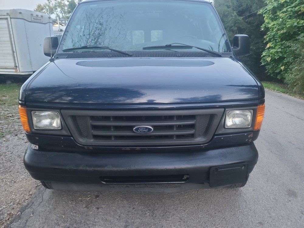 2005 Ford E-250