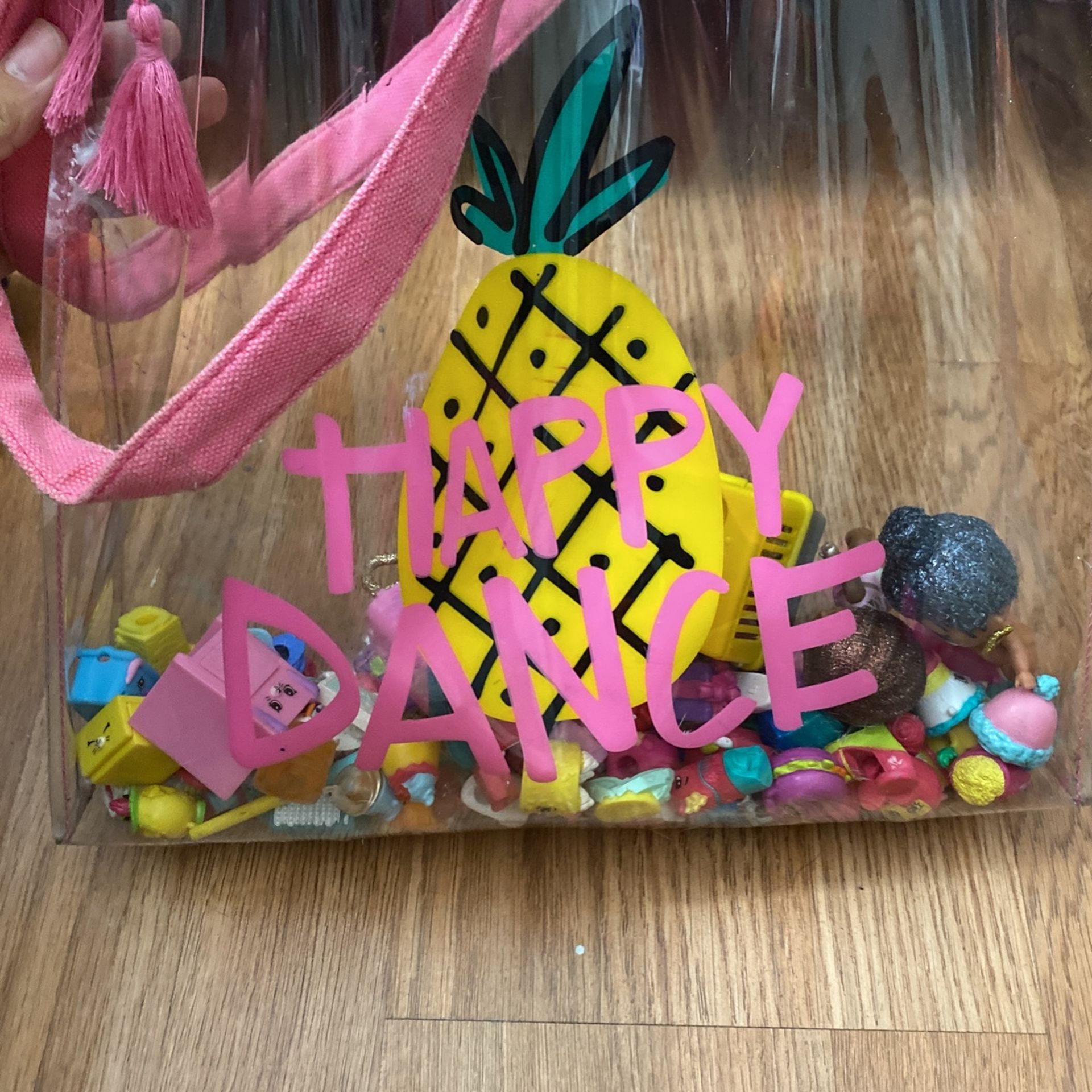 Selling Shop Kins, Lol Dolls With A Lot Of Clothing And It Comes In A Cute Bag