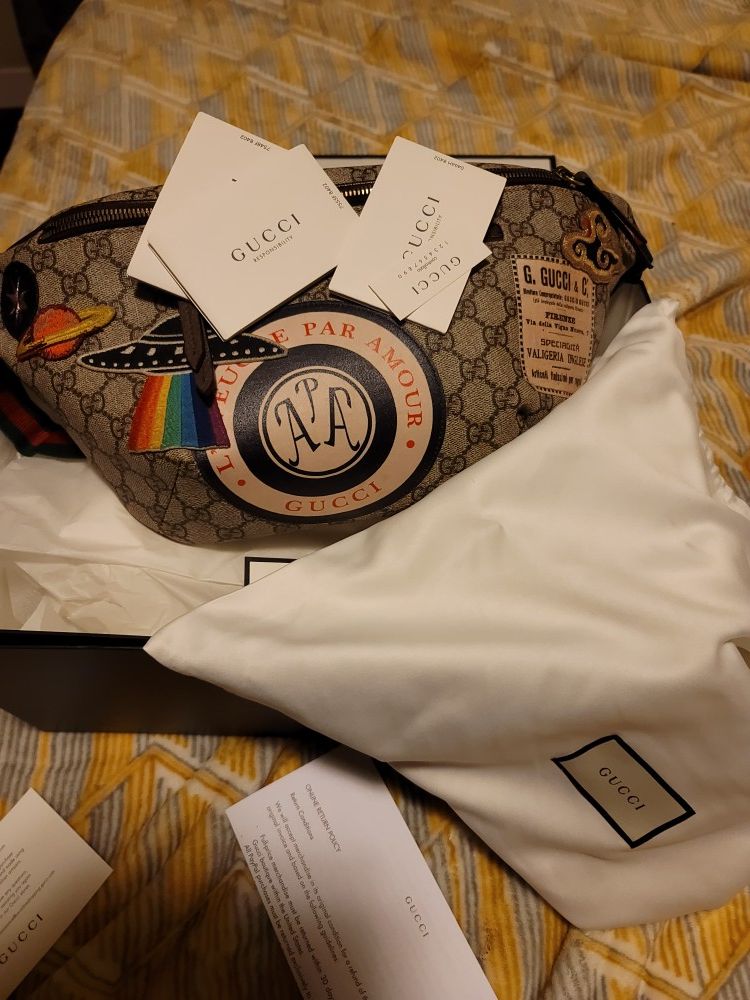 Gucci courrier gg Supreme belt bag