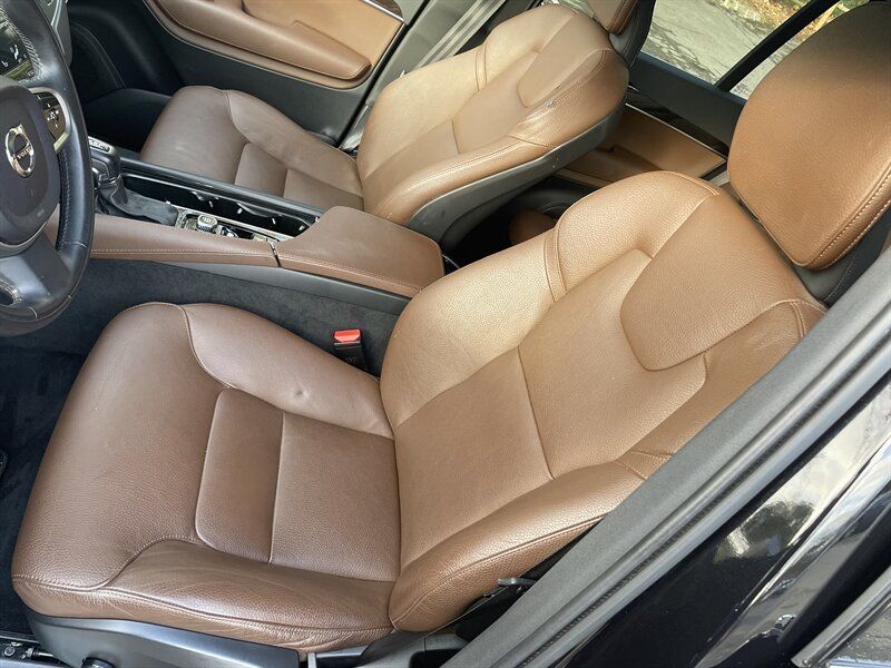 2019 Volvo XC90 T6 Momentum
