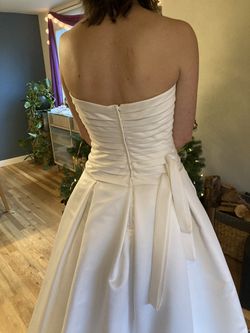 Contemporary Wedding Dress Size 8-10 Thumbnail