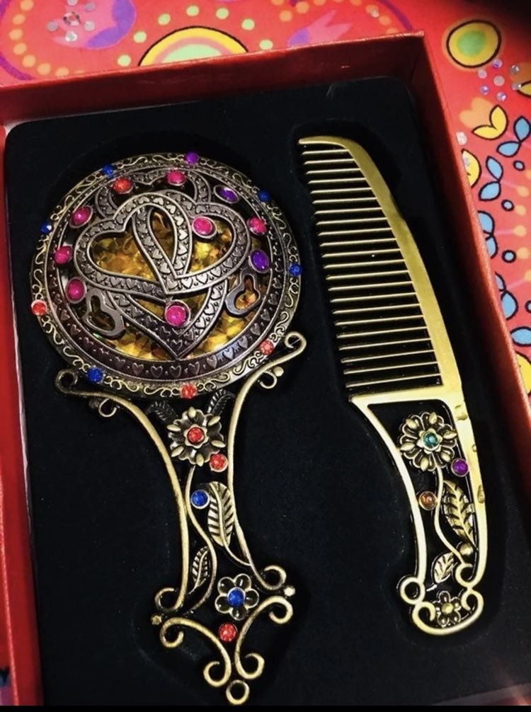 Vintage Style Hair Comb and Mirror
