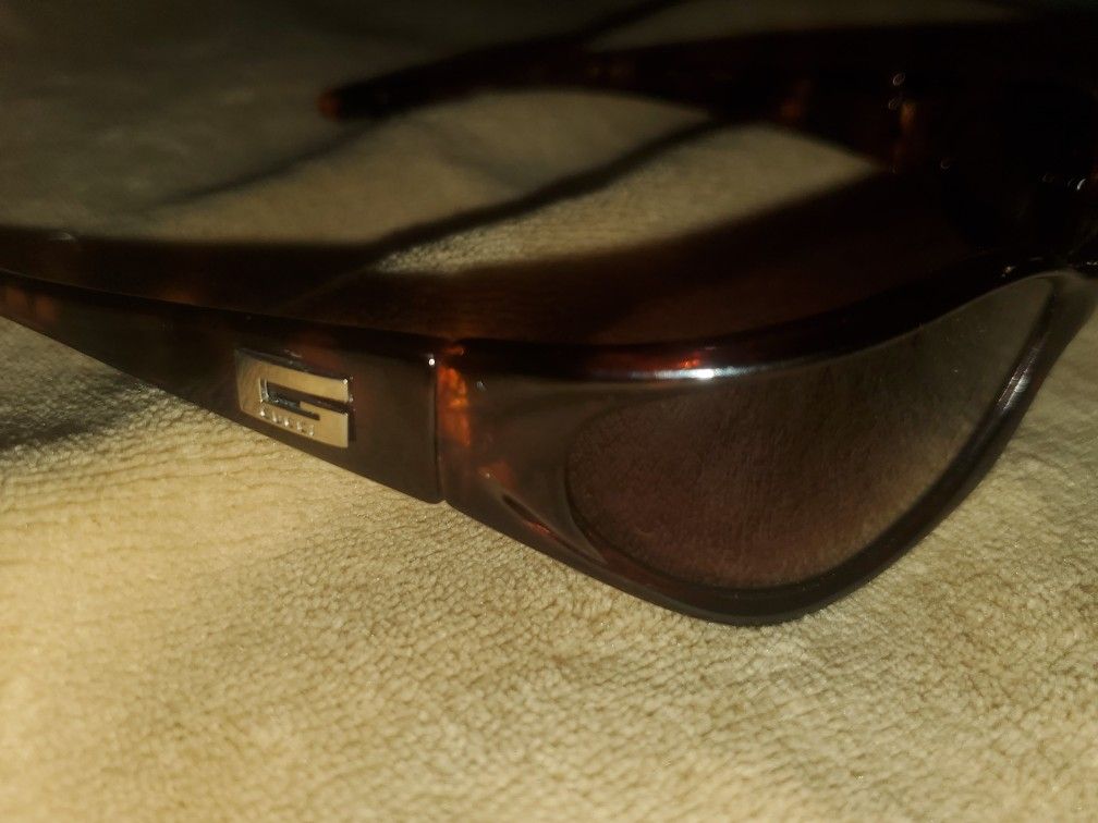 SUNGLASSES GUCCI