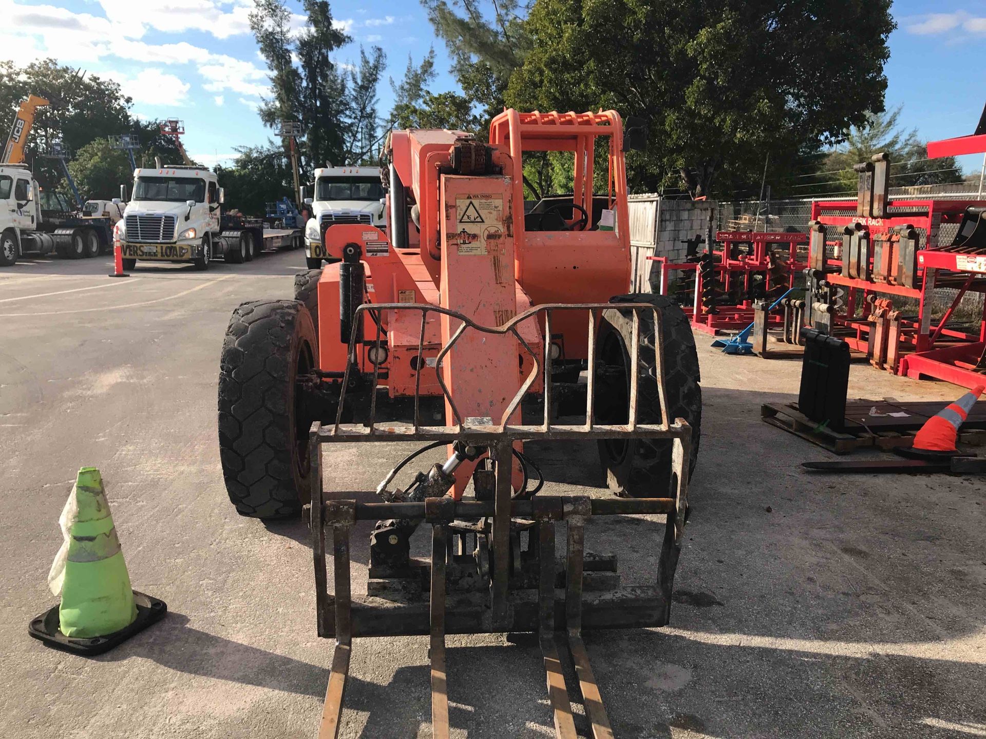 Forklift 6,000lbs Reach 42' - 2013 SkyTrak 6042