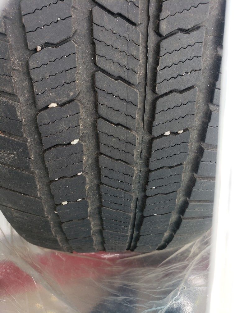 Two Michelin Defender LTX M/S 245/55R19