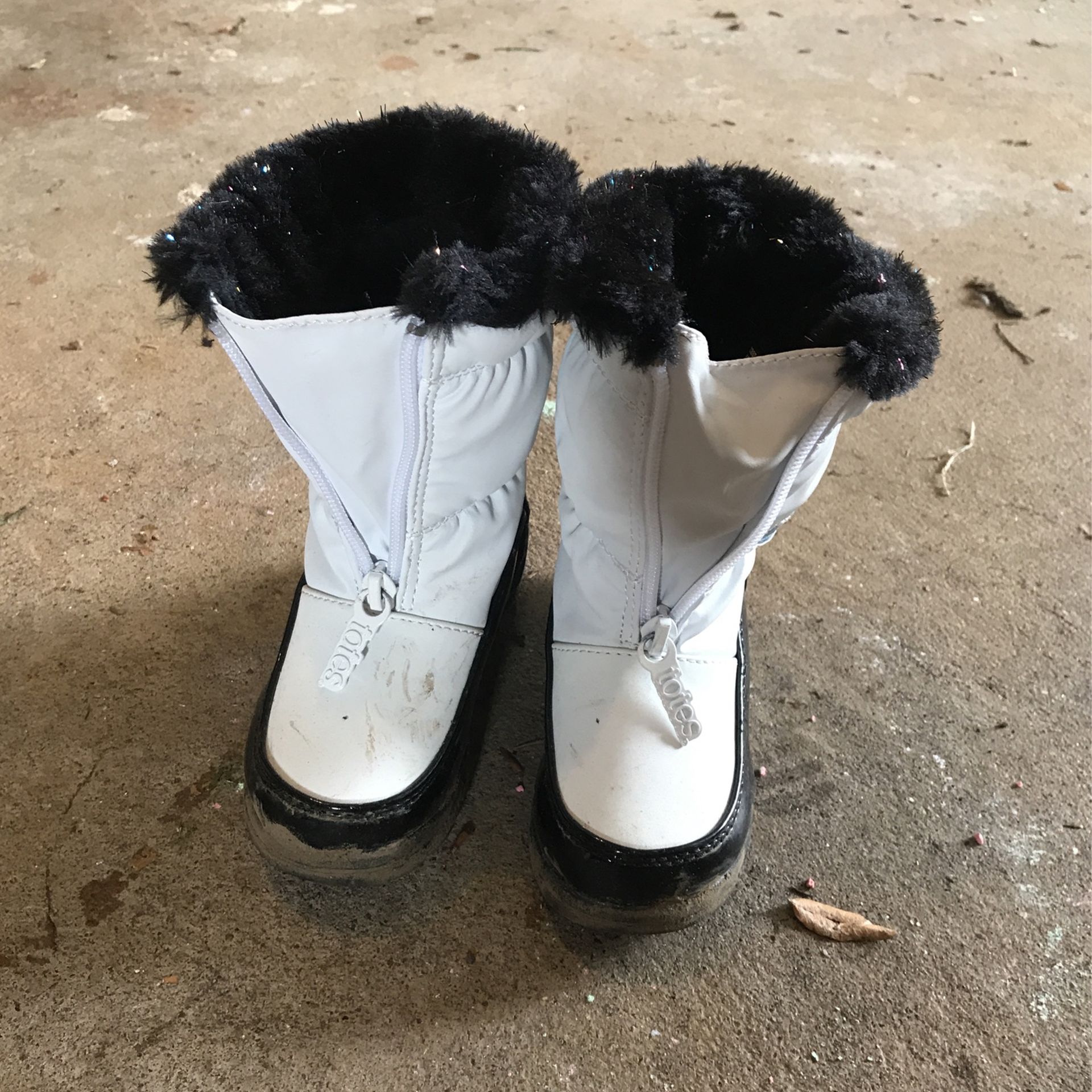 White Fur Toddler 8 Snow Boots