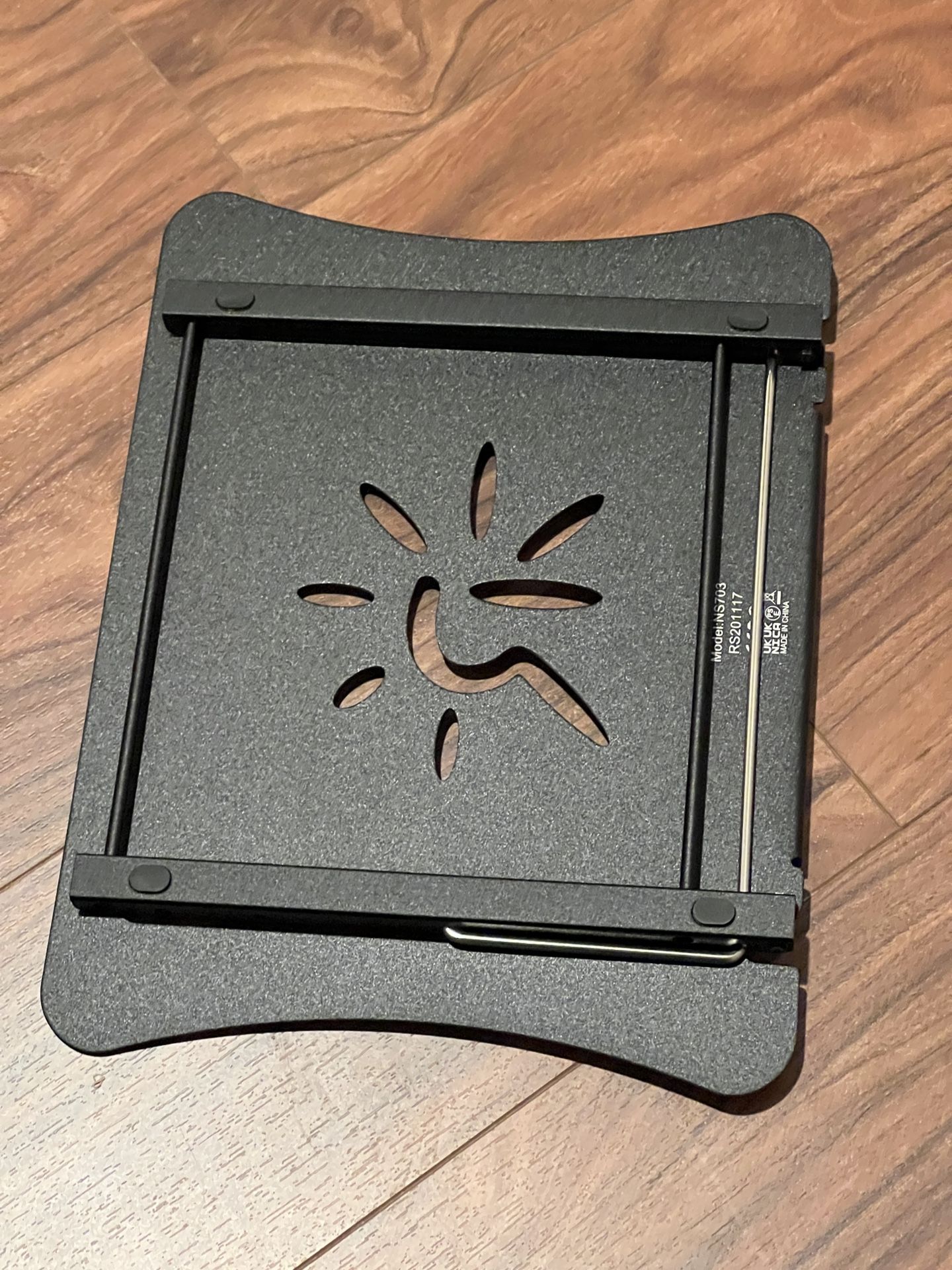 brand new 📦 adjustable aluminum laptop raiser 💰 original $40