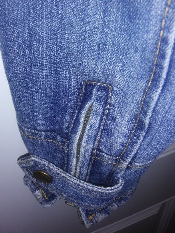 Sleek Denim Short-Waist Jacket