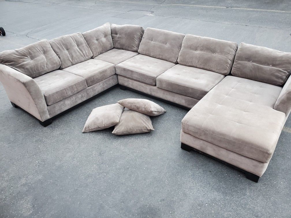 Sectional Couch With Delivery
