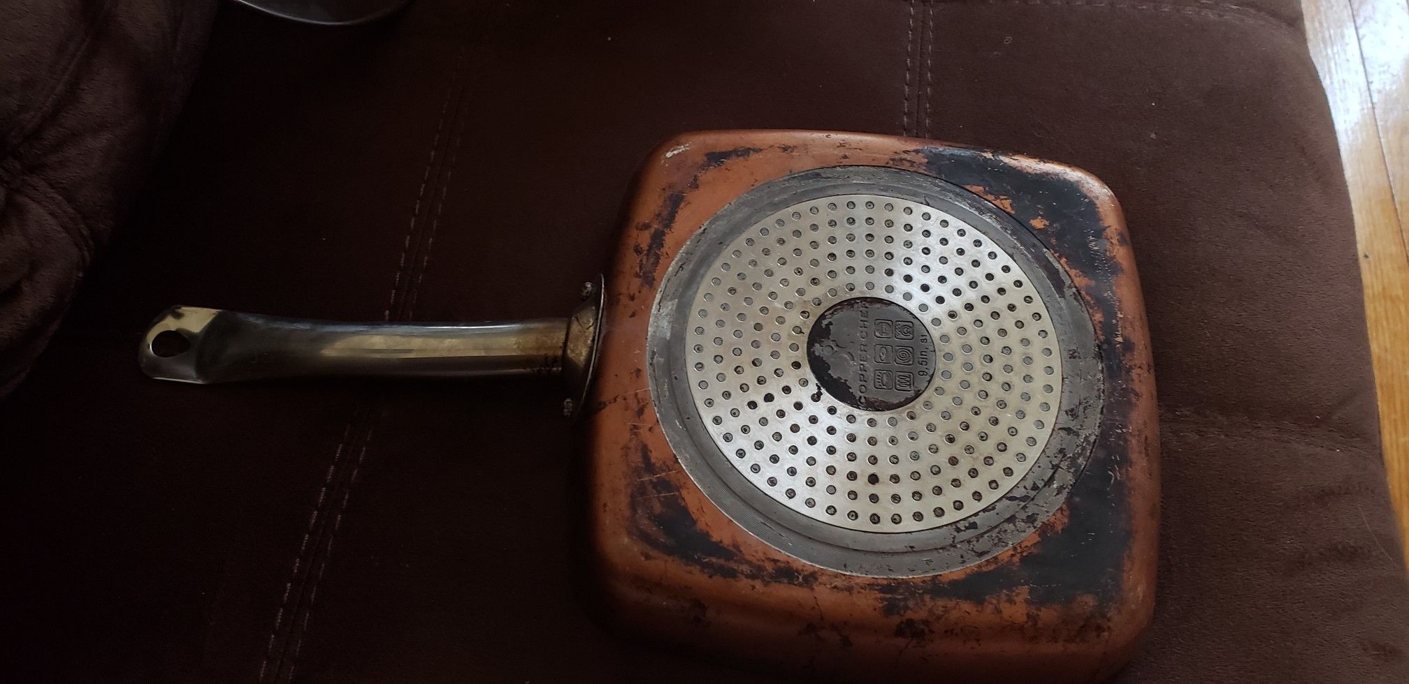 COPPER CHEF FRYING PAN ,DEEP SQUARE HOLDS 4.5 QUART PAN POT, 2 LIDS COOK OVER GAS, ELECTRIC I WOULD ALSO PUT THEM IN THE STOVE WITHOUT LIDS.