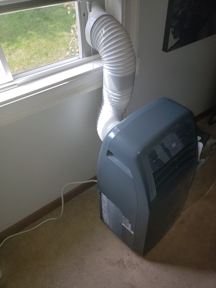 LG portable ac 12,000 BTU lp1215gxr quit cooling for Sale in Sumner, WA ...