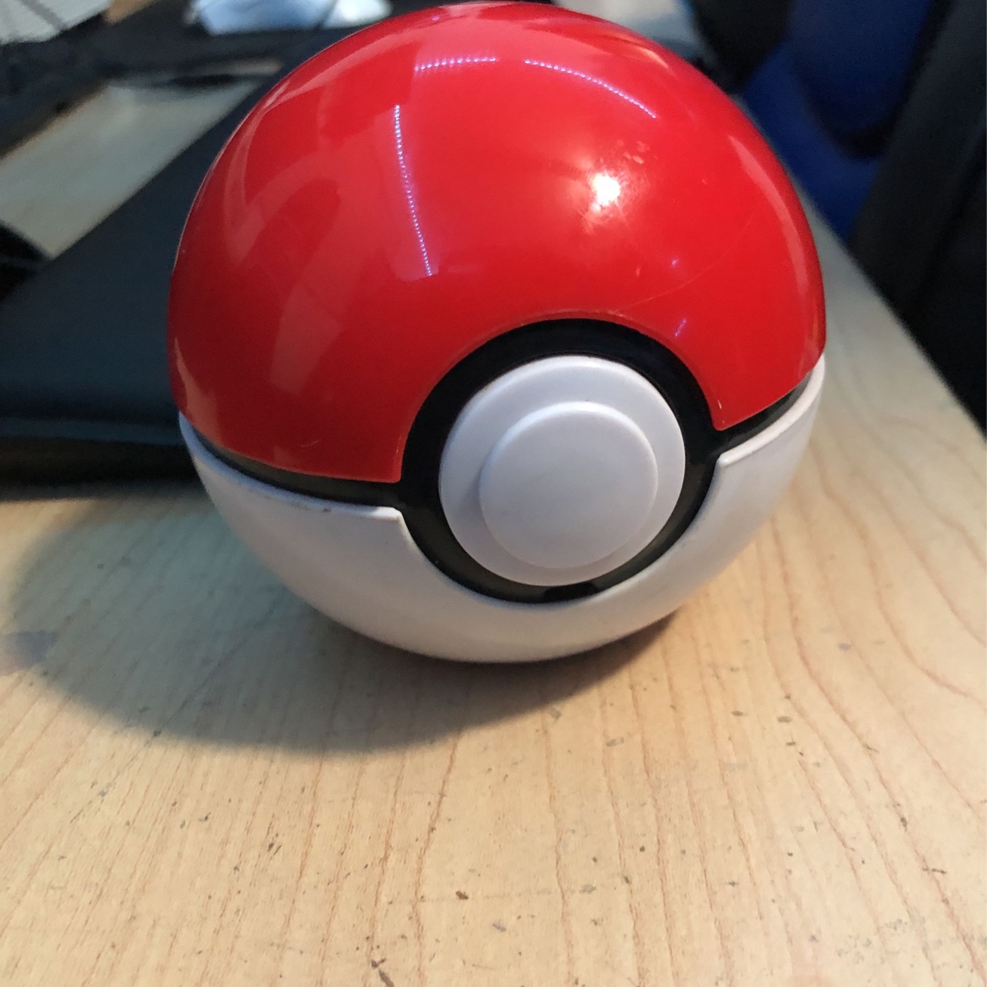 Guess that pokémon (poke ball)
