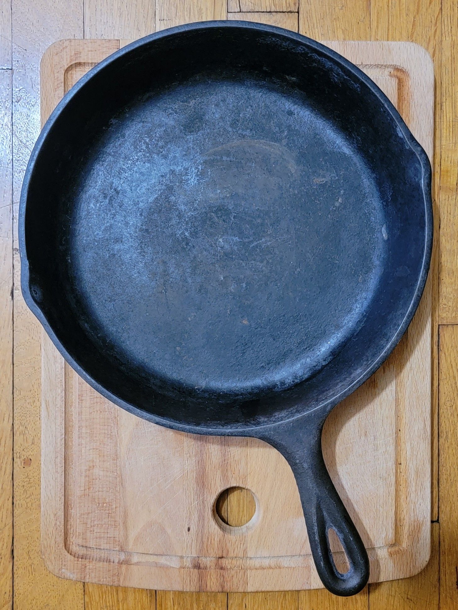 Unmarked Lodge 1940's Cast Iron Skillet