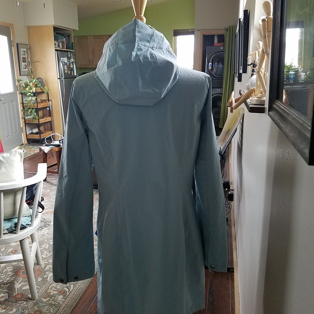 Womens New Columbia 3/4 Raincoat