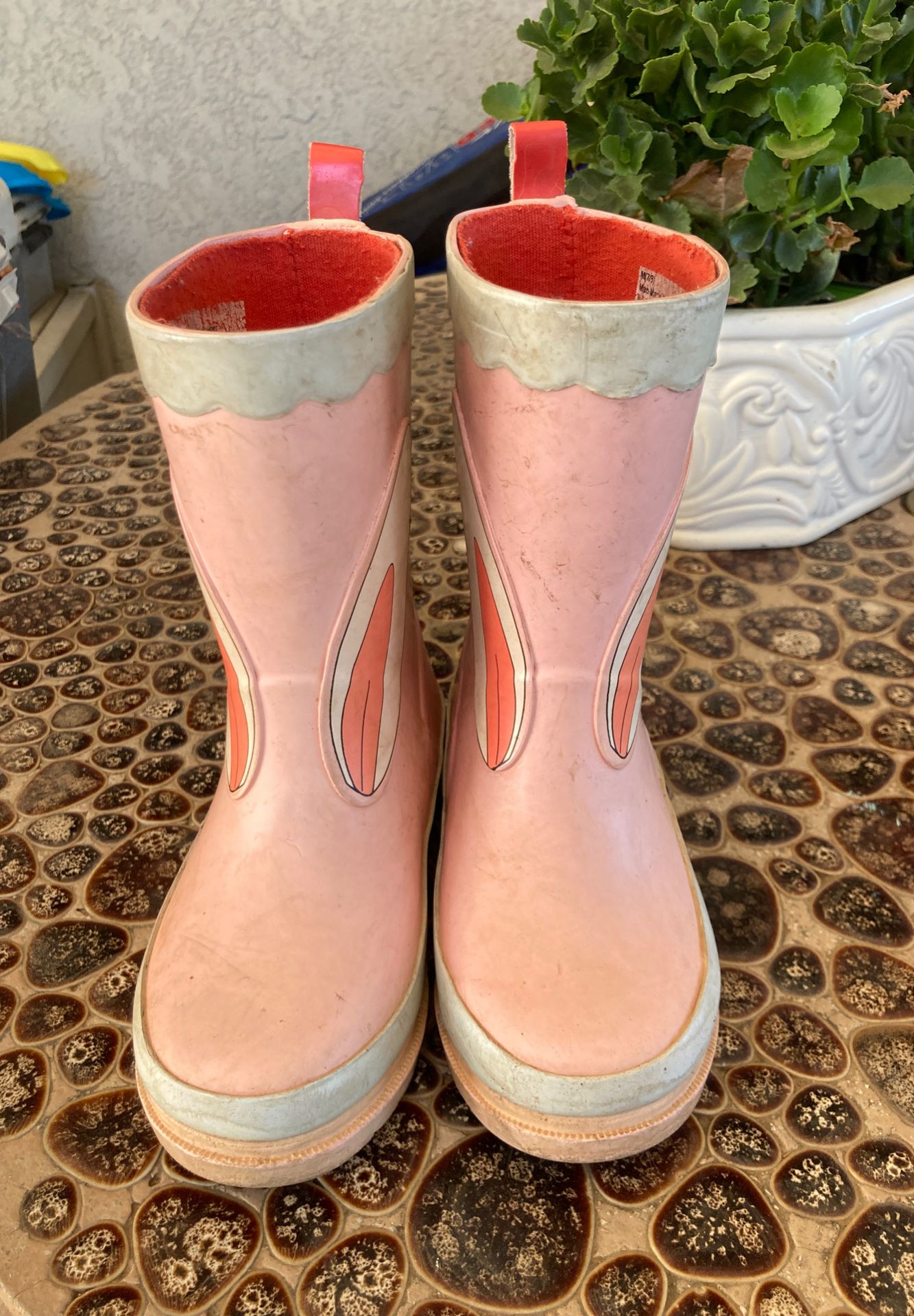 Rain boots size 7/8 toddler