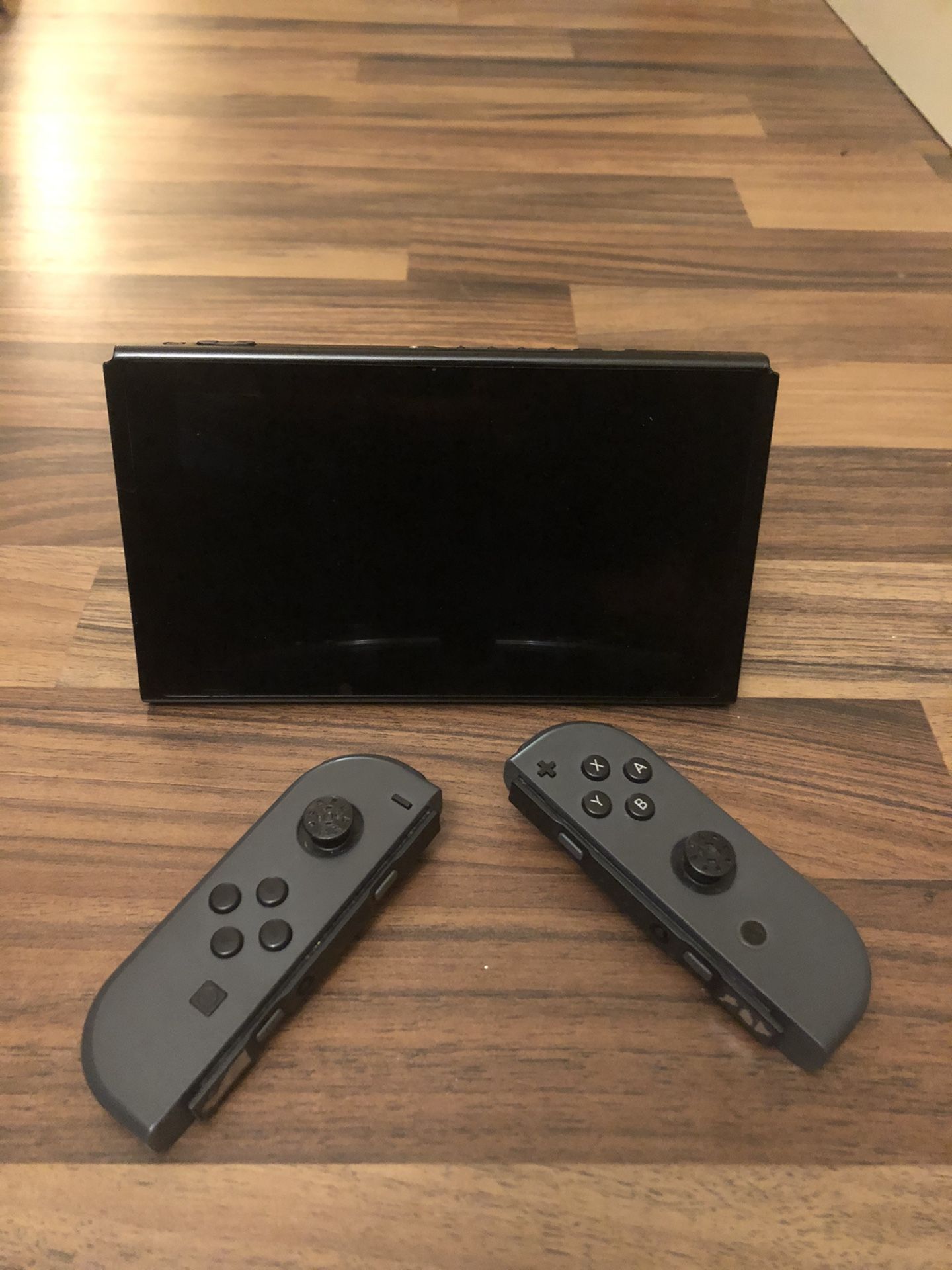 Broken Nintendo Switch 2017 [ FOR PARTS ONLY] for Sale in Fort