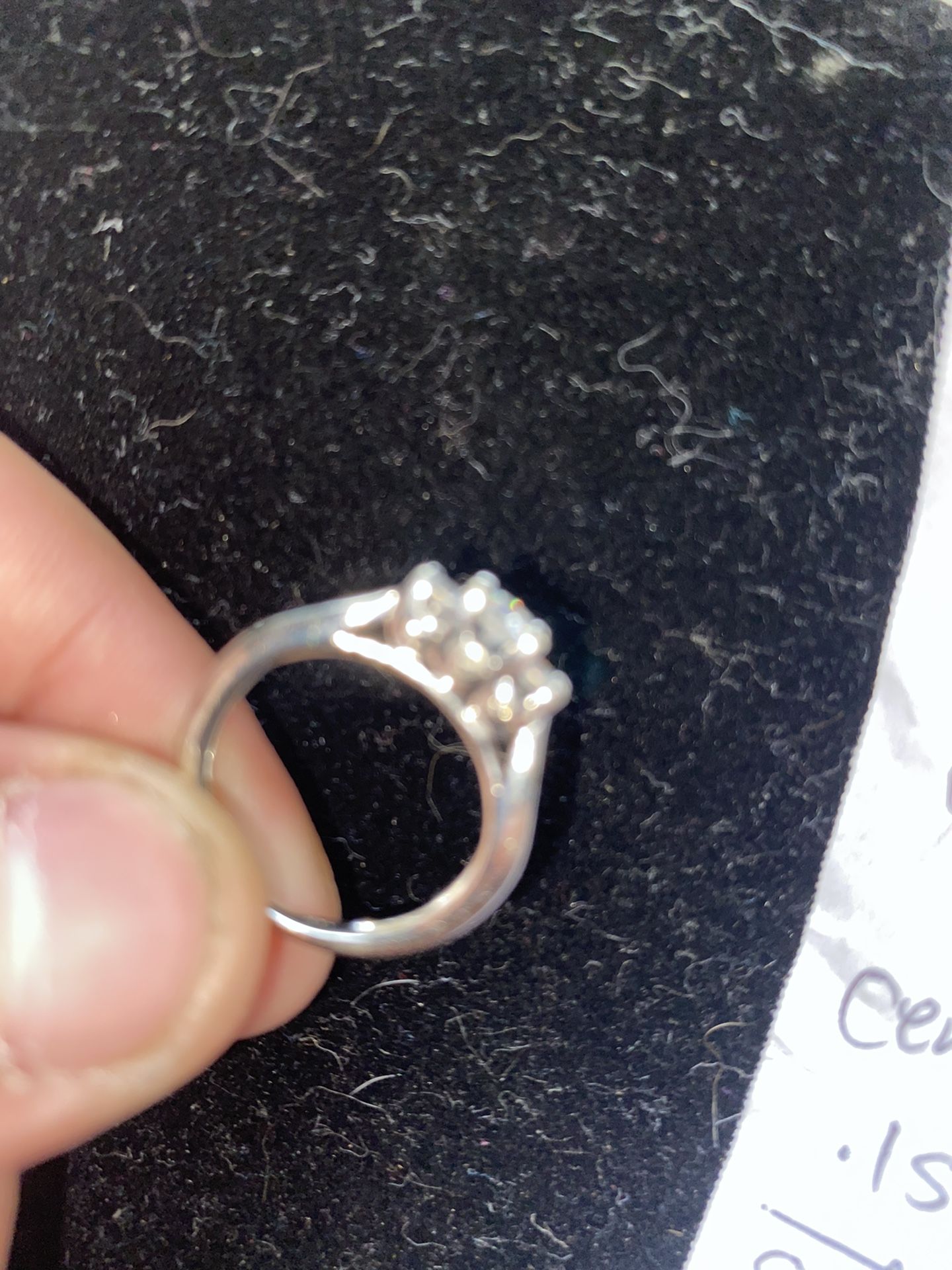2.6 gram of white gold .46 karot diamond