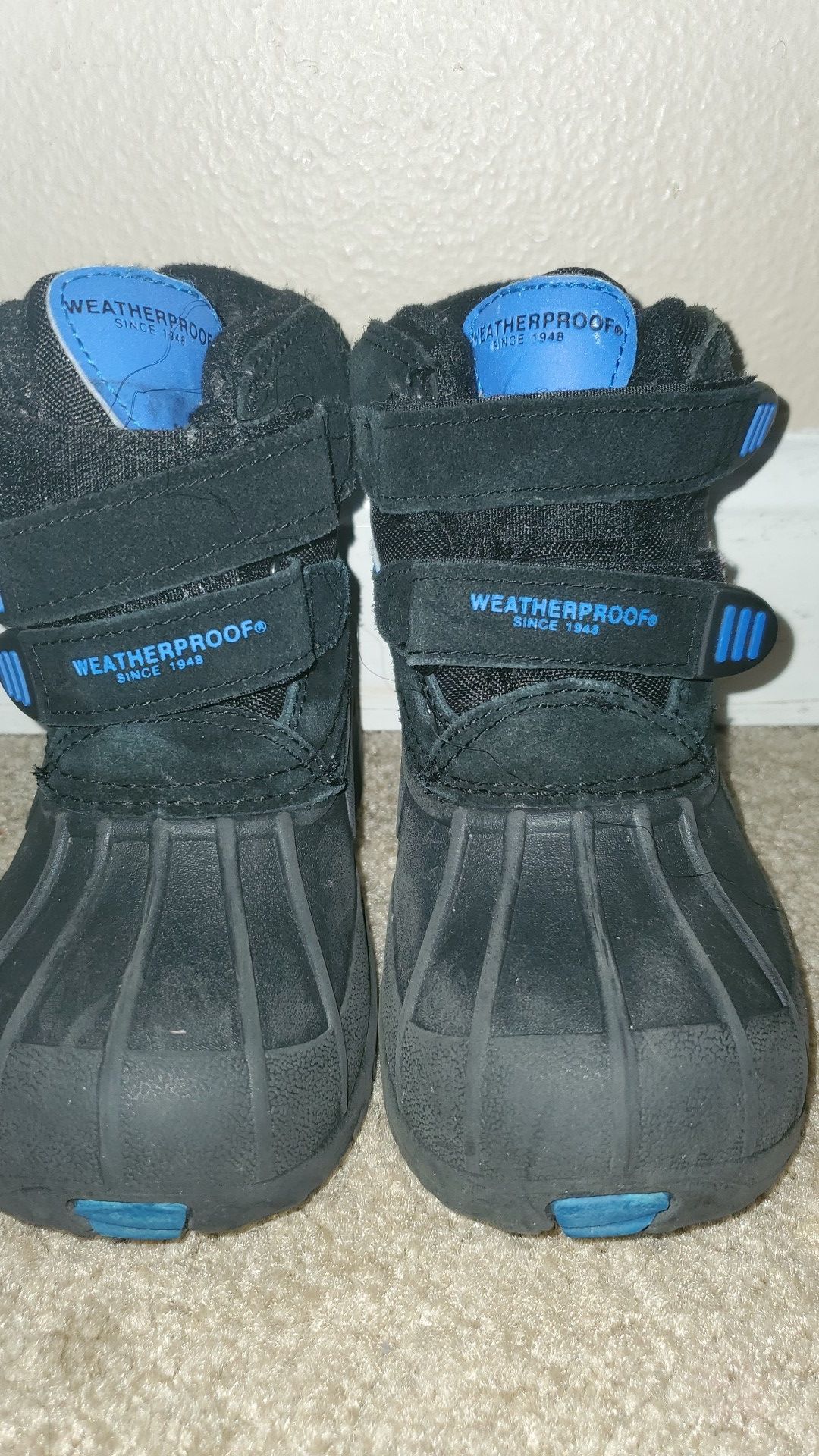 Weatherproof snow boots for toddler boys size 10