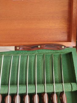 Vintage 12 Piece Mahogany handle Cutco Table Knive Set In Mahogany Box Thumbnail