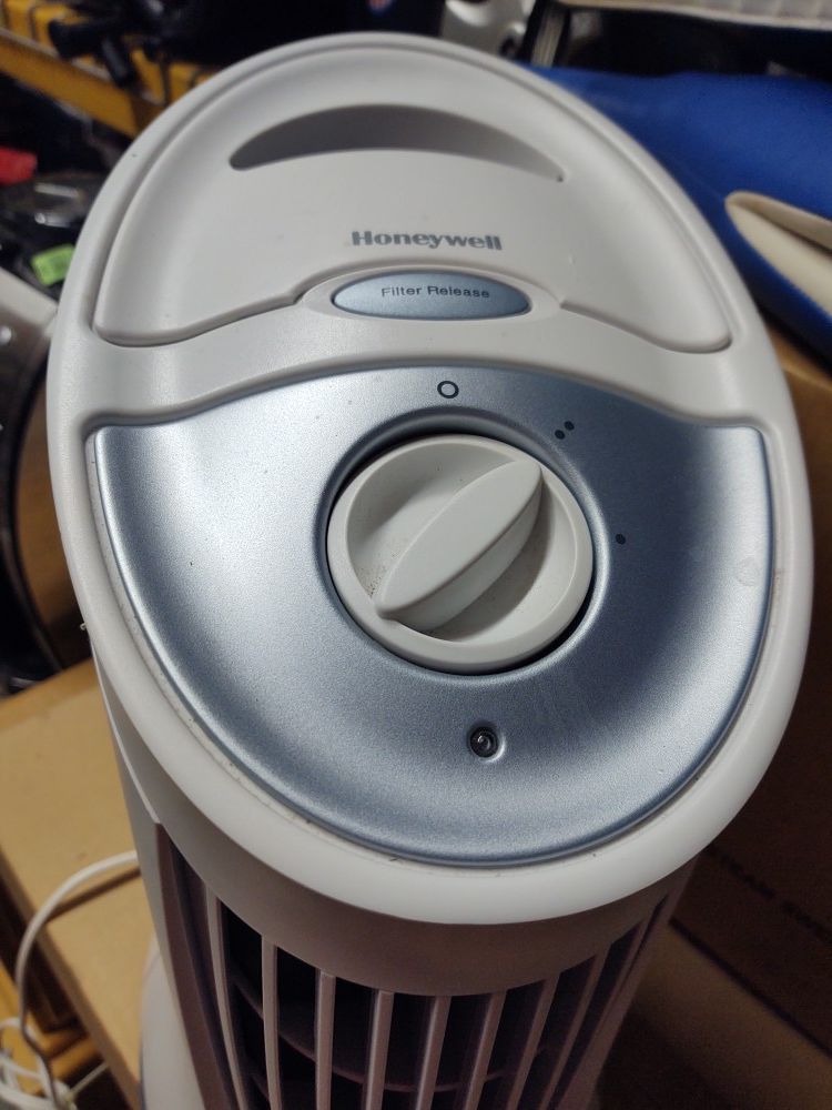 Honeywell model HFD-010 air purifier