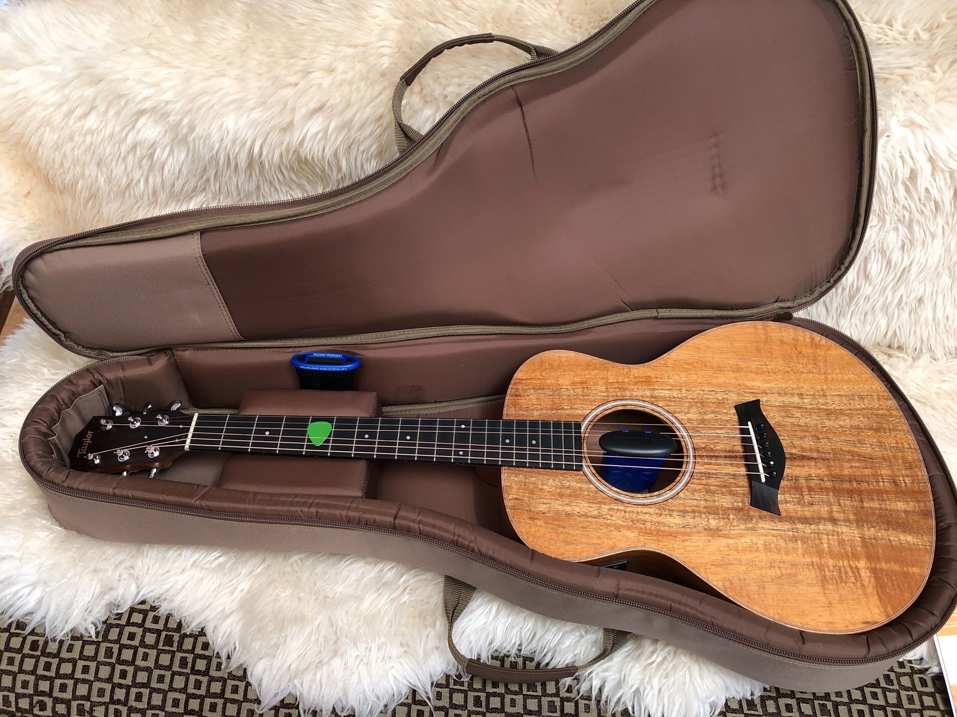 Taylor GS Minie acoustic with Gotoh 510 tuners for Sale in Los Angeles