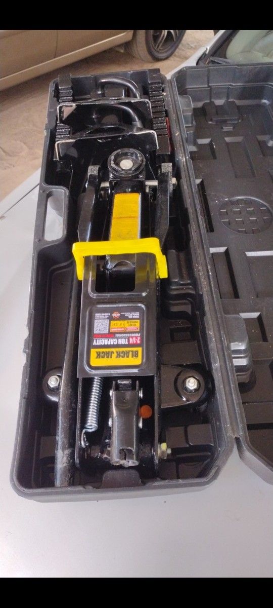 CAR JACK & 2 JACK STANDS IN CASE