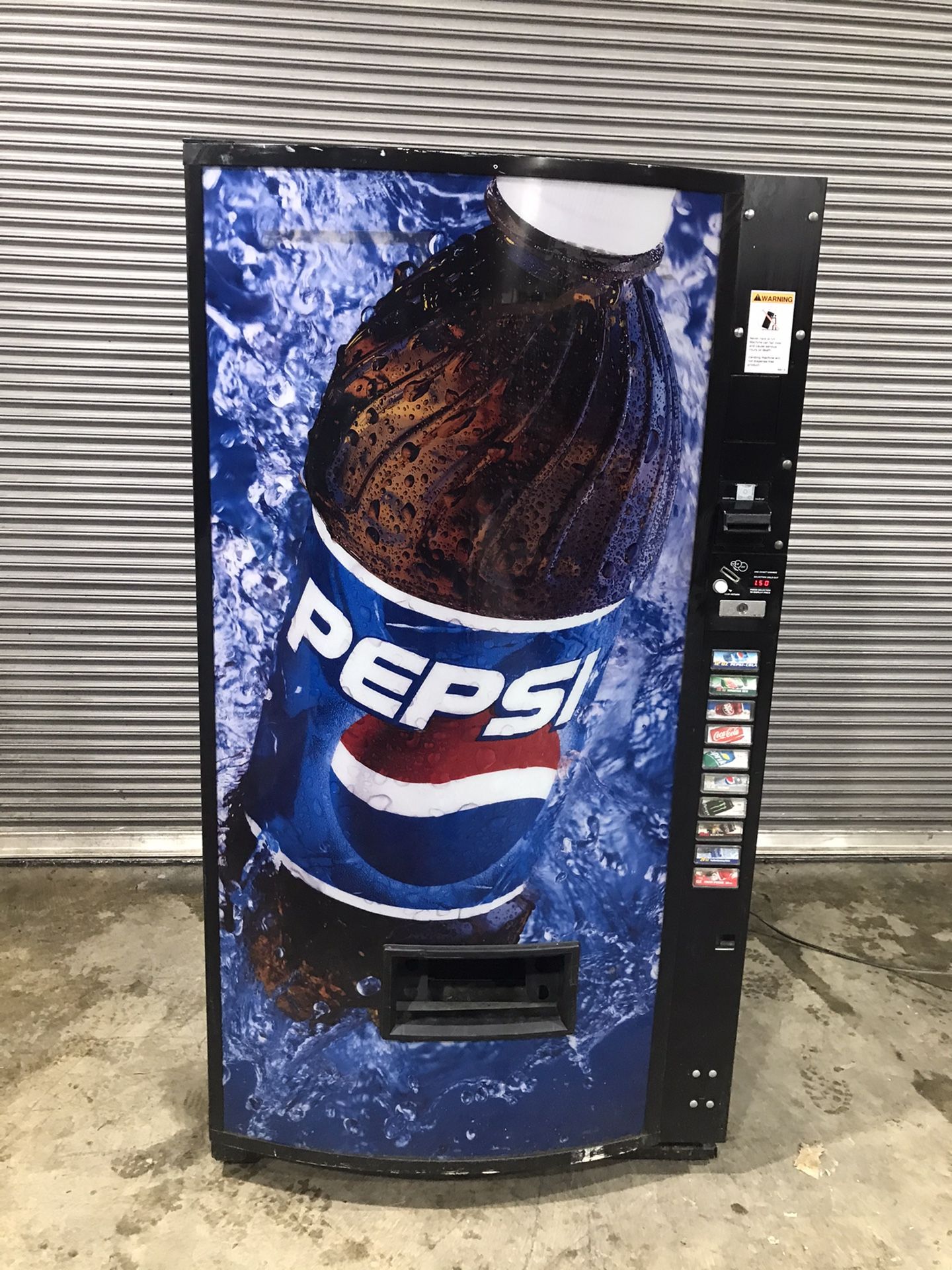 AP LCM2 Snack & Vendo 720 Soda Vending Machines + Free Delivery ...