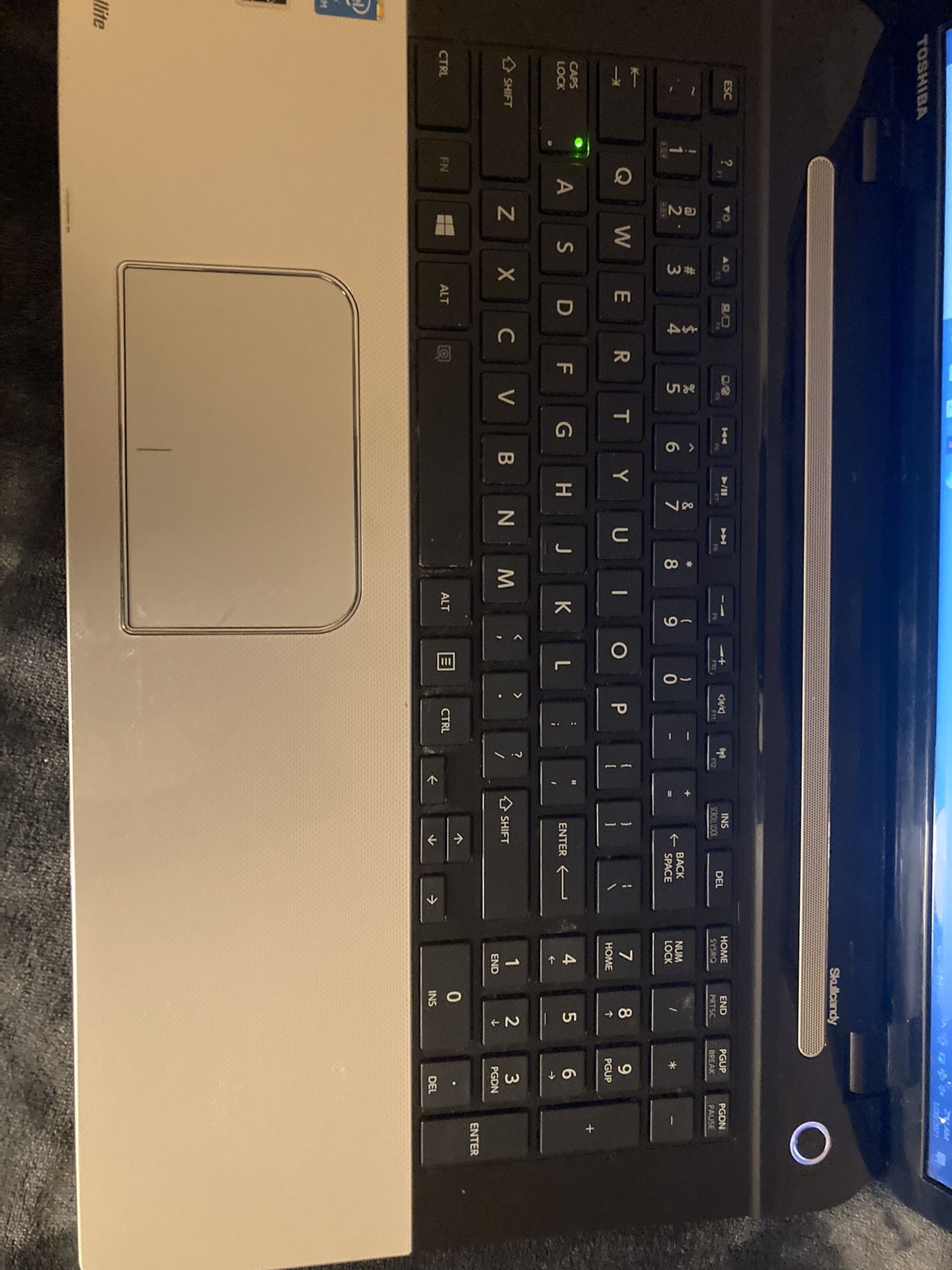 Toshiba Satellite 75-B laptop