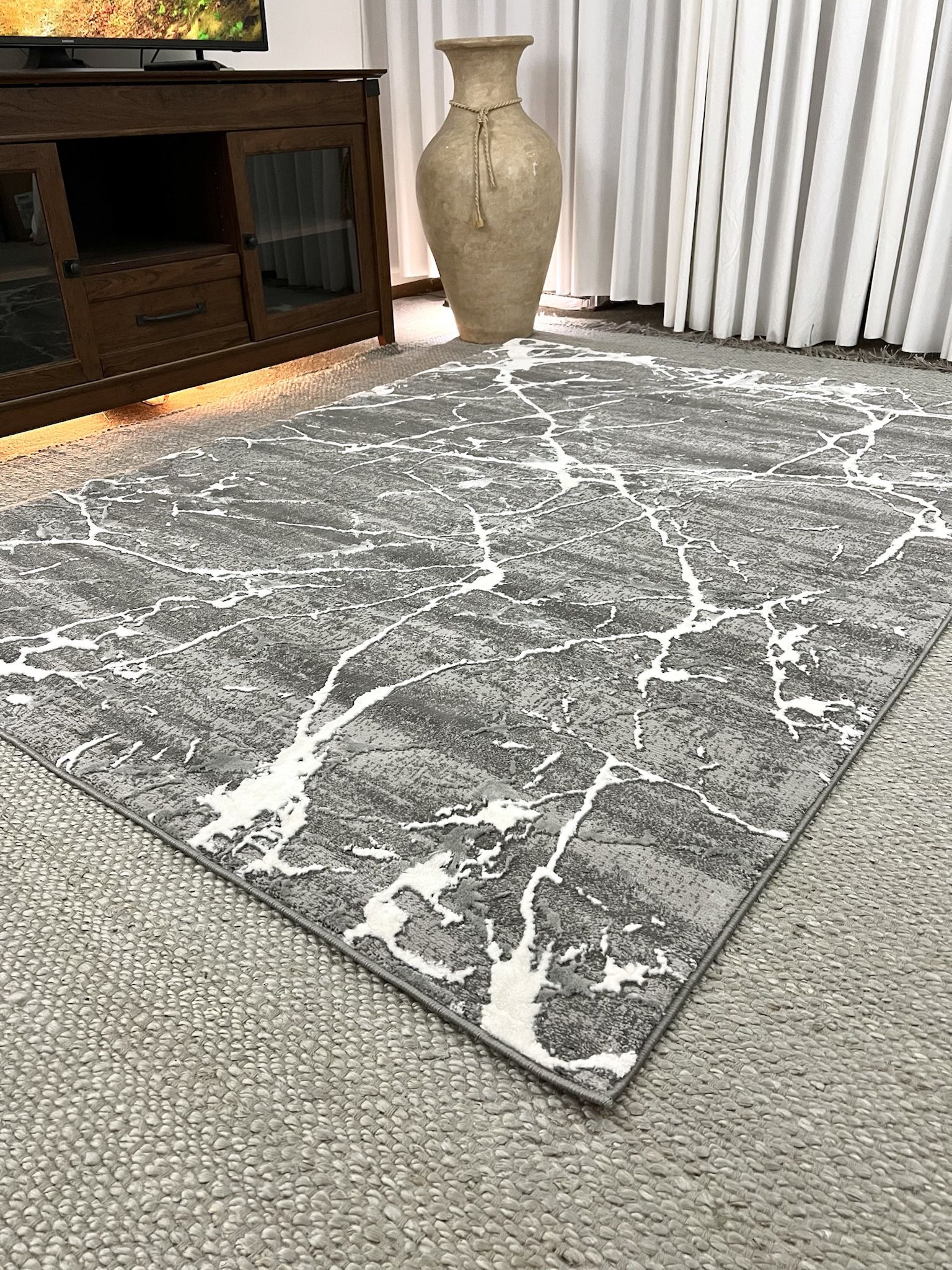 Brand New Deluxe Area Rug