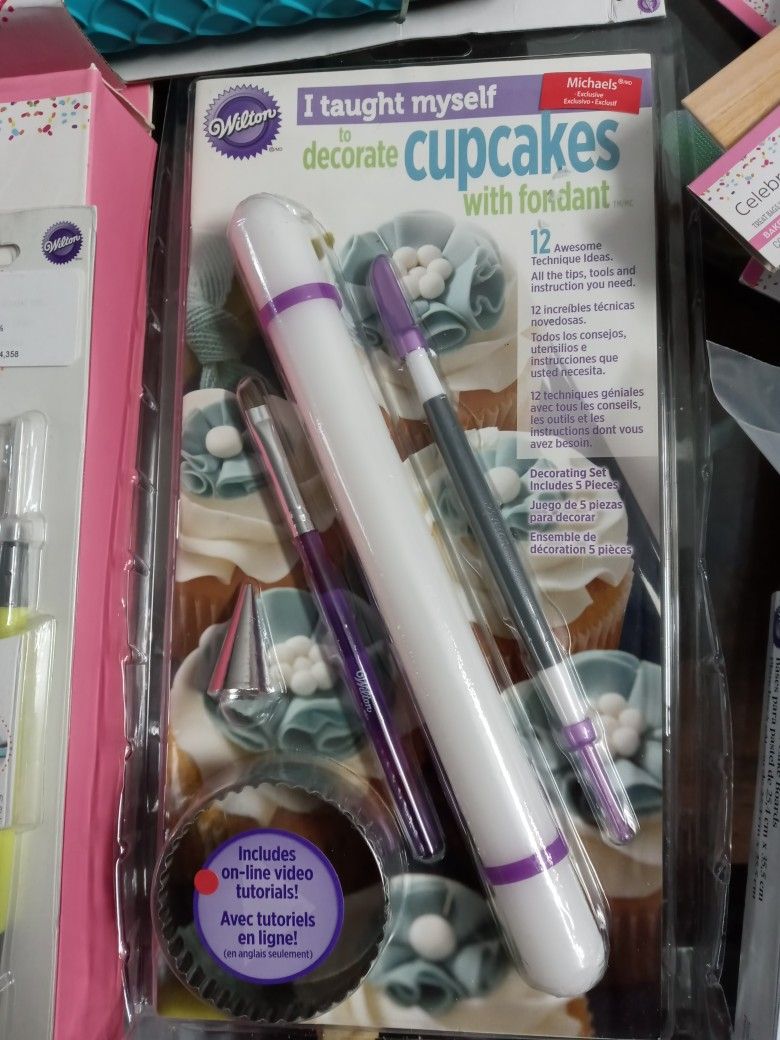Herramiemta Para Reposteria Moldes De Silicon Para Fondant Duyas Y Muchas Cosas Mas. Los Precio Comienzan Desde $.50 Asta 25 Dlls