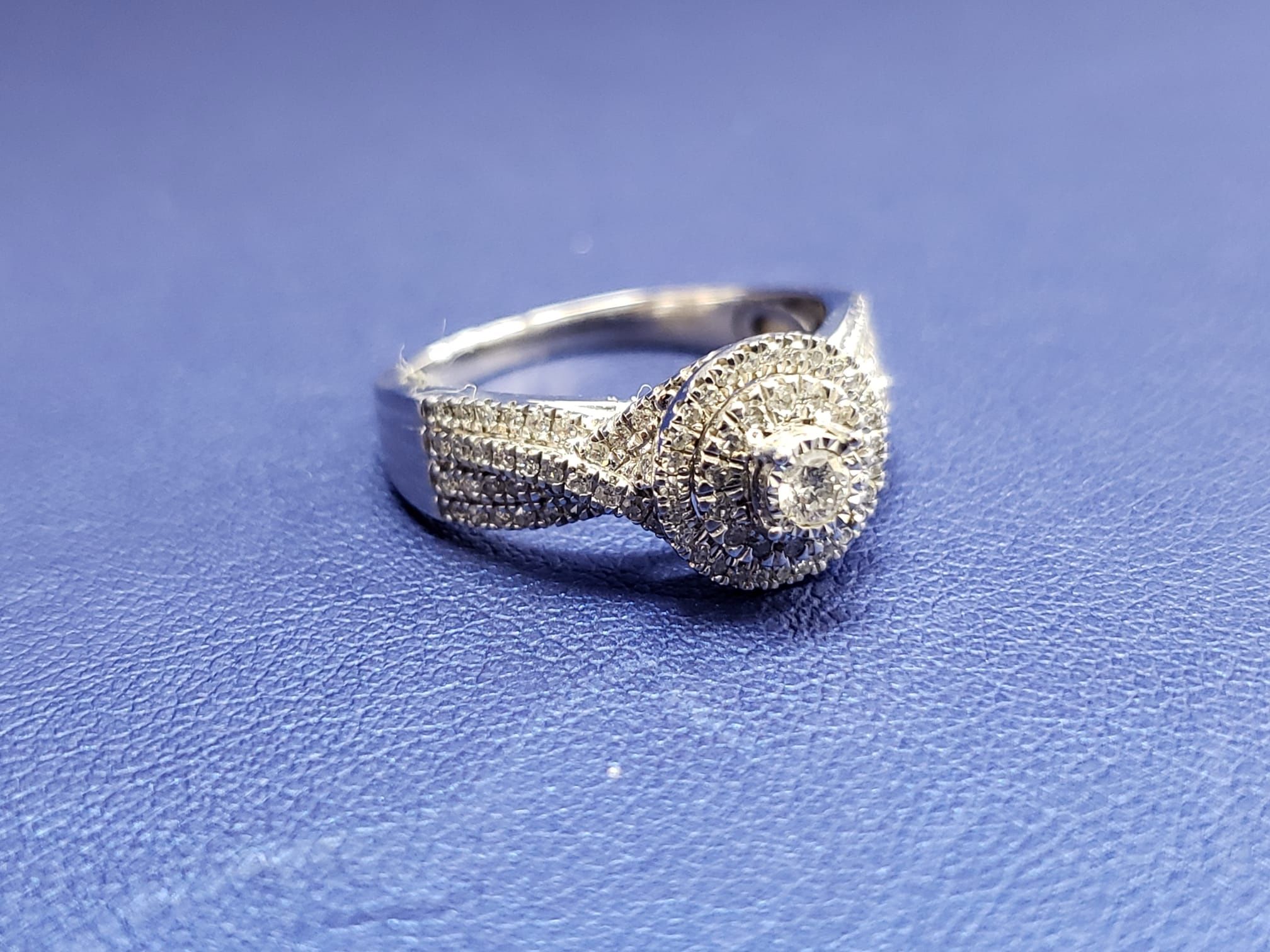 10K White Gold Approx 1ctw Diamond Engagement Ring Size 7